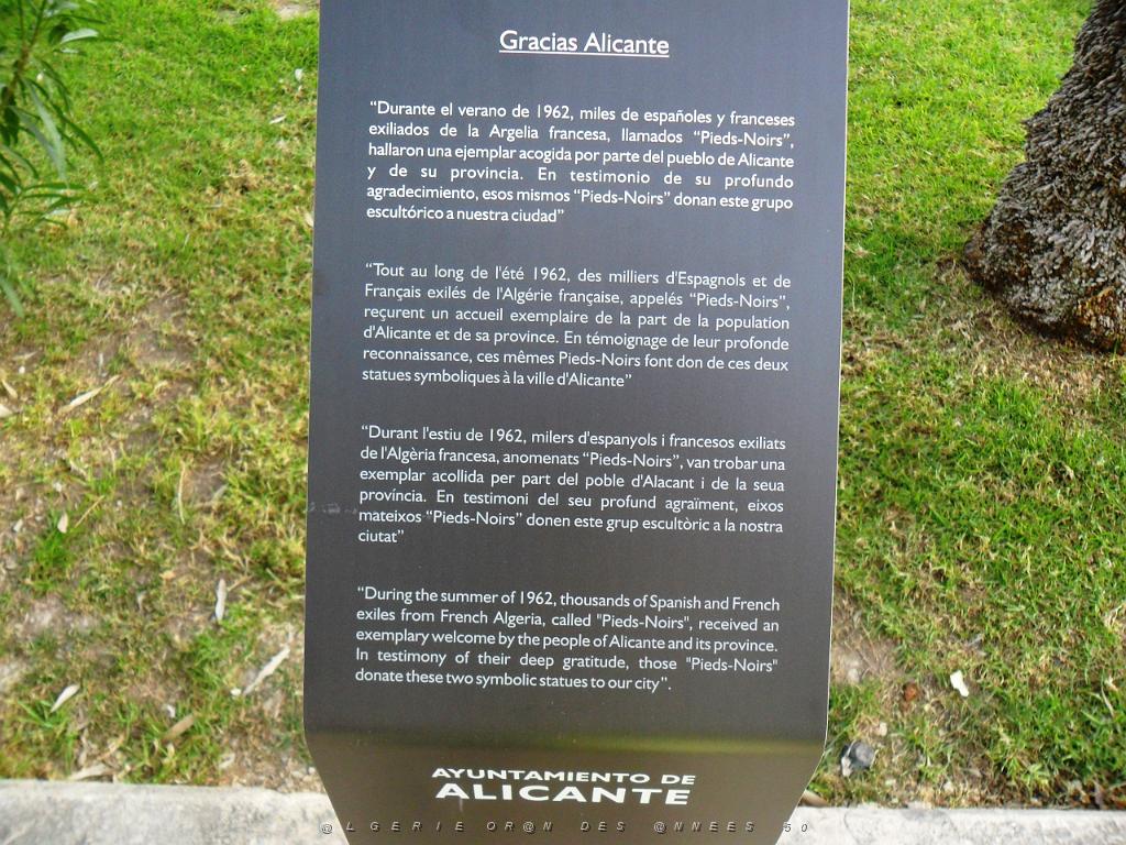 a1 0 plaque commemorative en 4 langues .JPG
